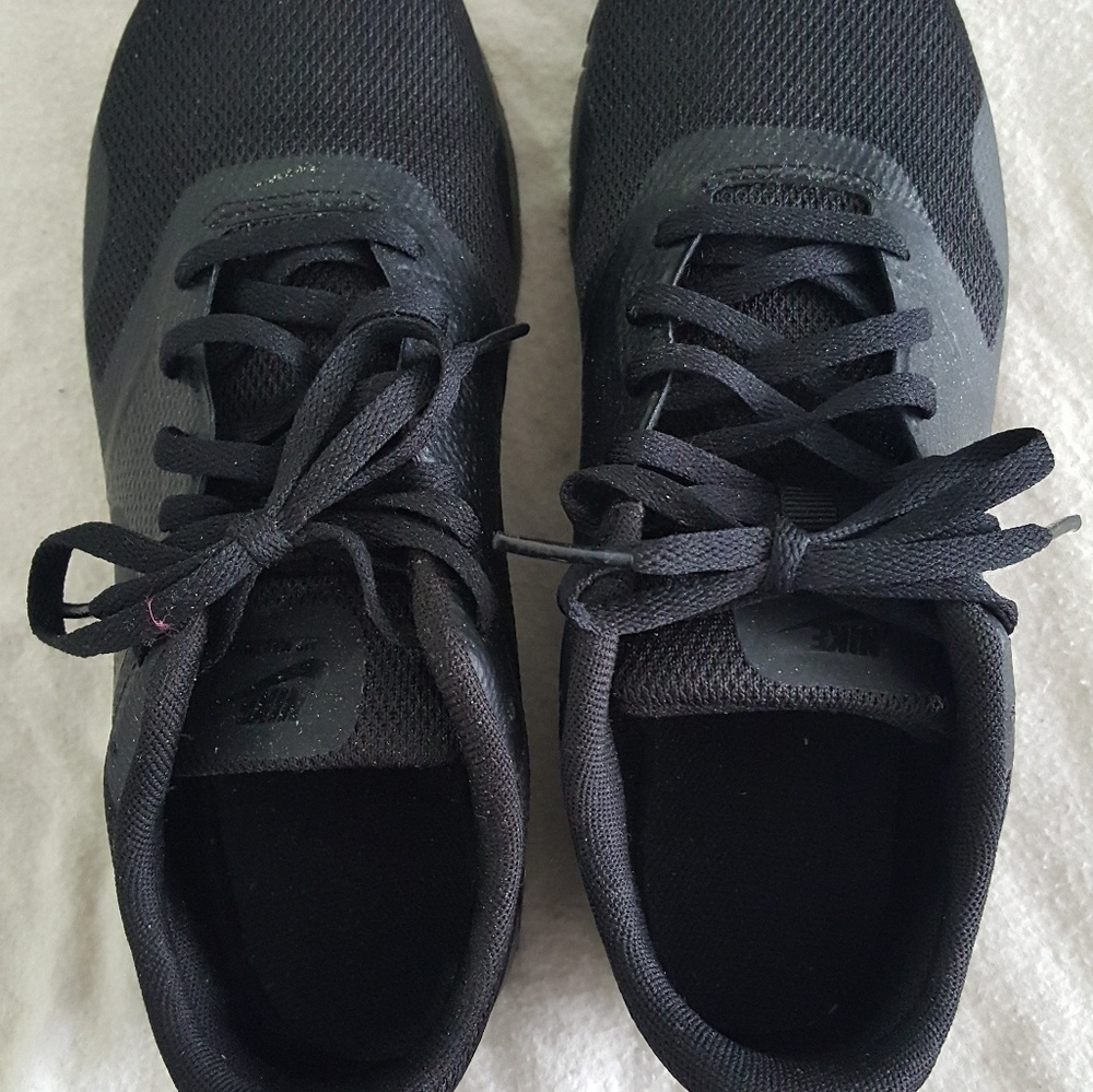 Brand New Nike Airmax Sneakers size 5 kids/7 women